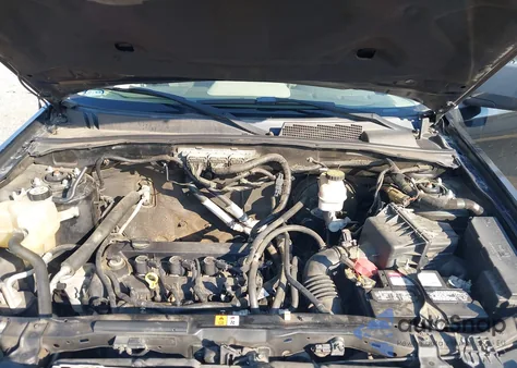 2010 Ford Escape Xls z USA, uszkodzony, nr VIN 1FMCU0C78AKB34461